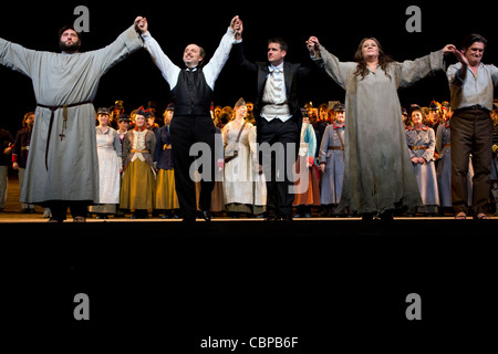 Vorhang für Verdis La Forza del Destino, Opera Bastille Paris, Frankreich Stockfoto