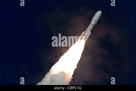 CAPE CANAVERAL AIR FORCE STATAION, Fla. -- ein Atlas V Evolved Auswegsstartfahrzeug trägt das Mars Science Laboratory der NASA von Cape Canaveral Air Force Station am 26. November. Rover Curiosity des Labors soll im August 2012 auf dem Mars landen. Stockfoto