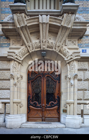 Detail des Einganges, Jugendstil-Wohnhaus auf 3 quadratischen Rapp, Paris, Frankreich Stockfoto