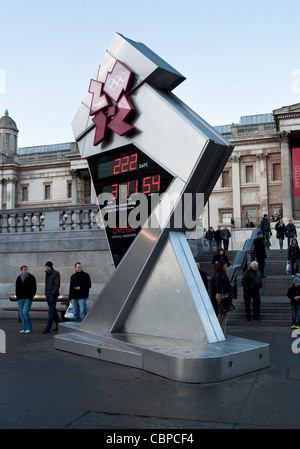 LONDON - Dezember 18: Der Countdown zu den Olympischen Spielen auf dem Trafalgar Square lautet 222 Tage nach London 2012. Stockfoto