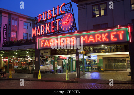 Pike Place öffentlichen Markt in der Nacht, Seattle, Washington, USA Stockfoto