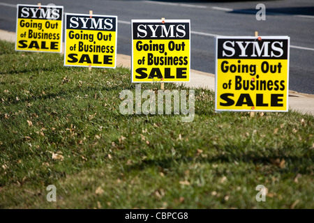 Syms Wertaufbewahrungsmittel going out of Business-Verkauf. Stockfoto