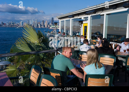 Salties Restaurant, Blick über Elliott Bay, Seattle, Washington, USA Stockfoto