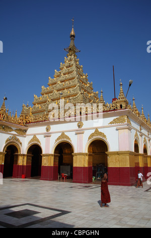 DER BUDDHA-STATUE. MAHAMUNI PAYA (PAGODE). MANDALAY. MYANMAR. BURMA Stockfoto