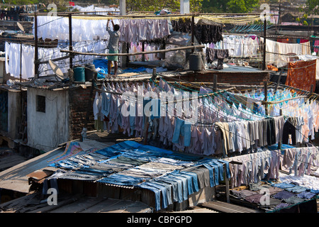 Traditionelle indische professionelle Hand Wäsche, Dhobi Ghat, in Mahalaxmi-Bereich von Mumbai, Indien Stockfoto