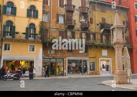 Piazza Delle Erbe quadratische Verona Venetien Region Nord Italien Europa Stockfoto