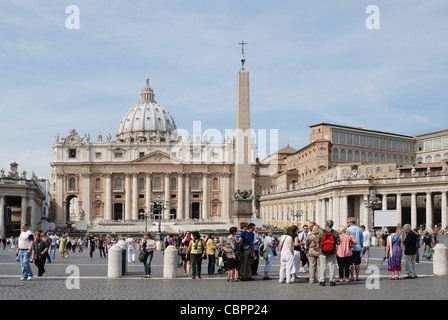 St. Peters Basilika auf der Sankt Petersplatz im Vatikan in Rom. Stockfoto