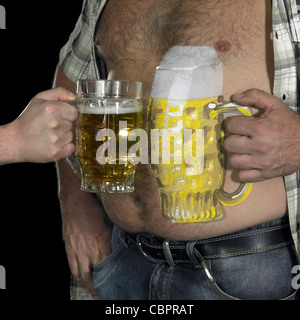 berichteten Mann mit Bauch und Bier. Prost! Stockfoto