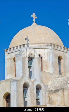 Gelbe griechisch-orthodoxen Kirche in Fira in Santorin Griechenland auf den griechischen Inseln Stockfoto