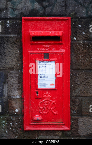 George vi Red Briefkasten in einer Wand in Schottland, Großbritannien eingebettet Stockfoto