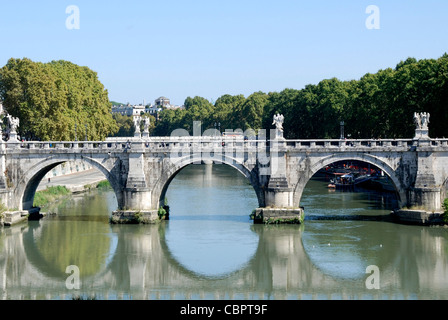 Engel-Brücke am Tiber in Rom. Stockfoto