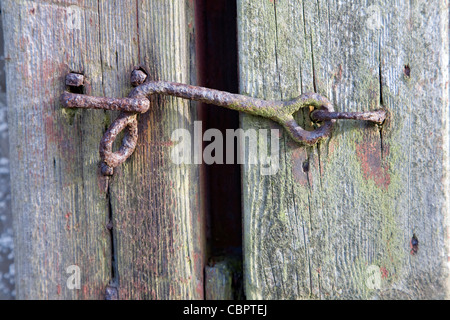Riegel auf eine hölzerne Tür Stockfoto, Bild: 77776945 - Alamy