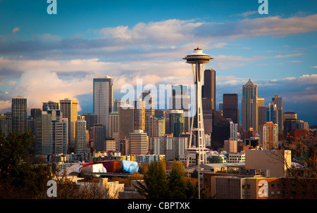 Skyline von Seattle an einem Herbst-Nachmittag im November Stockfoto