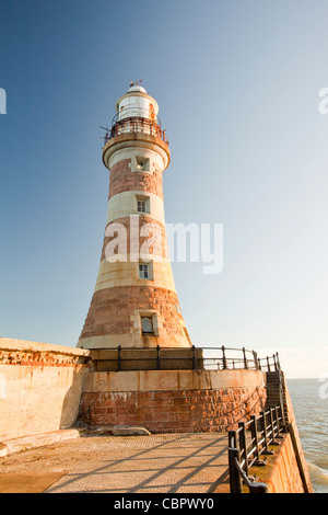 Der Leuchtturm am Ende der Roker Pier in Sunderland-Nord-Ost, UK. Stockfoto