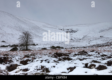 Der Blick aus dem Grün Trod Strecke in Birk Rigg in Richtung weiße Kraft Wasserfall und Cronkley fiel im Winter Teesdale County Durham Stockfoto