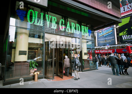 Eine Olive Garden Restaurant am Times Square in New York ist auf Freitag, 16. Dezember 2011 zu sehen. (© Richard B. Levine) Stockfoto