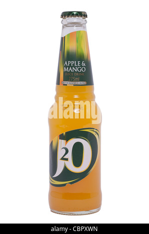 Eine Flasche von Apple & Mango Geschmack J2O Saft trinken auf weißem Hintergrund Stockfoto