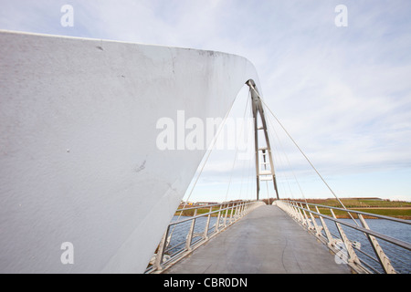 Infinity-Brücke in Stockton on Tees in der Nähe von Middlesbrough, eine neue Fußgänger Fußgängerbrücke über den Fluss Tees. Stockfoto