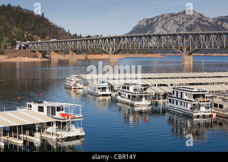 USA, California, nördlichen Berge, McColl, Whiskeytown-Shasta-Dreiheit National Recreation Area, Hausboote auf Shasta Lake Stockfoto