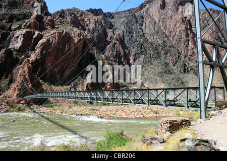 silberne Brücke über den Colorado River am unteren Rand der Grand Canyon, Arizona Stockfoto