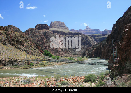 silberne Brücke über den Colorado River am unteren Rand der Grand Canyon, Arizona Stockfoto