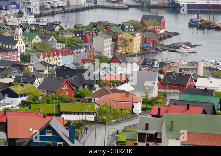 Königreich Dänemark, Nordatlantik, Färöer. Insel Streymoy, Hauptstadt und Hafen von torshavn. Stockfoto