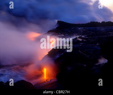 Lava fließt ins Meer, Kilauea-Vulkan, HVNP, Insel von Hawaii Stockfoto