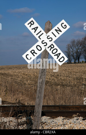 Railroad Crossing Schild, im Osten der USA Stockfoto