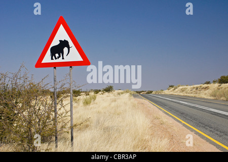 Warnzeichen für Elefanten unterwegs, Namibia Stockfoto