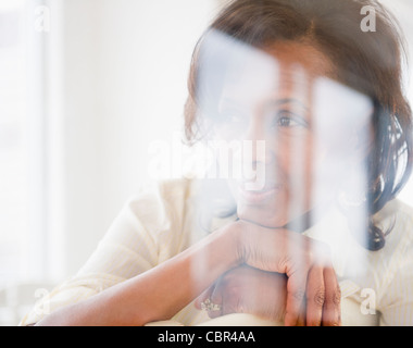 Schwarze Frau denken Stockfoto