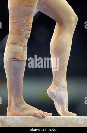 Ein zugeschnittenes generische Bild von einer künstlerischen Gymnast... Foto von Alan Edwards A beschnitten allgemeines Bild von einer Turnerin am Balken Stockfoto