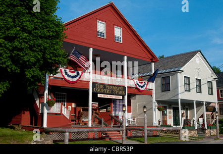 Kleinen Dorf von Weston genannt Vermont mit Wahrzeichen Store Vermont Country Store in rot Stockfoto