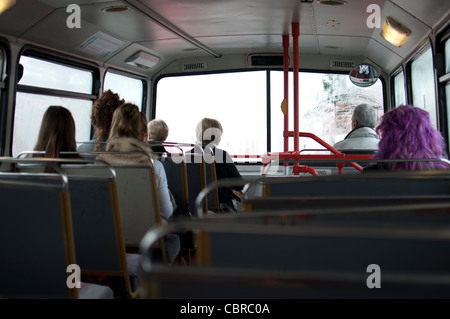 Personen im Obergeschoss im Doppeldecker-bus Stockfoto