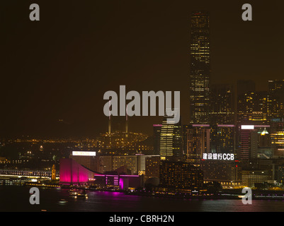 dh TSIM SHA TSUI HONG KONG City Habour Lichter am Wasser Bei Nacht Gebäude ICC Wolkenkratzer HKCC International Commerce Center Kultur Zentrieren Stockfoto