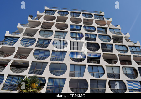 Ende der 1960er Jahre - Anfang der 70er Jahre Architektur, La Grande Motte, Südfrankreich. Auffällige Symmetrie basierend auf Inka Pyramiden. Stockfoto