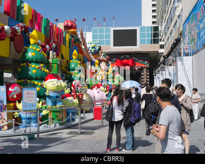 dh TSIM SHA TSUI in Hong Kong chinesische Blick auf Disney Charaktere Anzeige Cowboy Woody Stockfoto