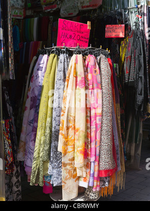 dh STANLEY MARKET HONG KONG Market Stall Rack Schals zu verkaufen Stockfoto