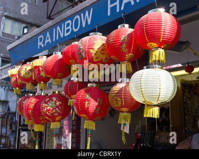 dh Market STANLEY HONGKONG Markt für rote chinesische Laternen Stanley Märkte Laterne hängendes china Stockfoto