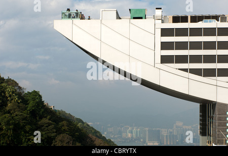 Details von der Aussichtsplattform des The Peak Tower auf dem Victoria Peak, Hong Kong Stockfoto