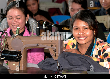 Berufsausbildung für junge Frauen in der Nähschule des Vereins Leben & Hoffnung, Siem Reap, Kambodscha Stockfoto