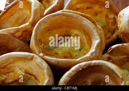 Nahaufnahme eines einzelnen Yorkshire-Pudding, traditionelle englische Roastbeef zu begleiten Stockfoto