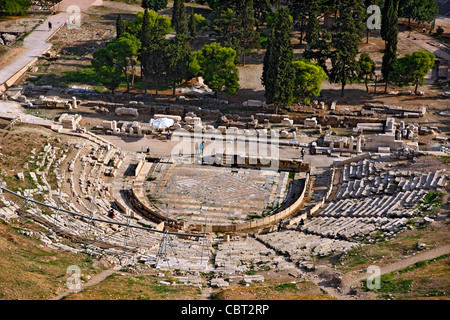 Panorama der antiken Theater des Dionysos Eleuthereus im Süden hängen von der Akropolis von Athen, Griechenland Stockfoto
