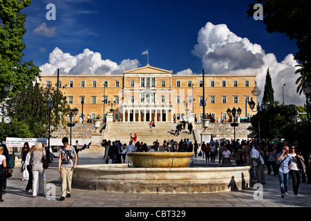 Das griechische Parlament in Syntagmaplatz ("Verfassung"), Athen, Griechenland Stockfoto