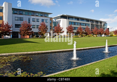 Zeeman Gebäude (rechts) (Mathematics Institute) + Informatik building(Left), University of Warwick, Coventry, England, UK Stockfoto