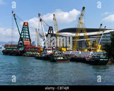 bypass-dh WAN CHAI HONG KONG Krane Lastkähne Baggerarbeiten Hafen Landgewinnung für Central, Wan Chai Stockfoto