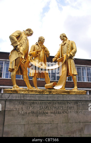 Vergoldeten Statue von Boulton, Watt und Murdoch, Broad Street, Birmingham, West Midlands, England, Vereinigtes Königreich Stockfoto