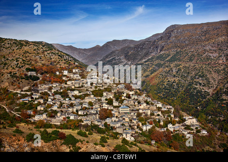 Syrrako Dorf, einer der schönsten griechischen Bergdörfern auf Tzoumerka Berge, Ioannina, Epirus, Griechenland Stockfoto