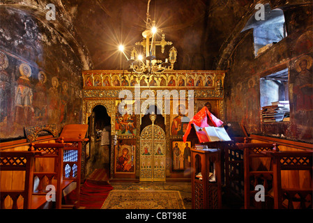 Die kleine "Cavechurch" in das Kloster der Kipina, Tzoumerka Berge, Ioannina, Epirus, Griechenland Stockfoto