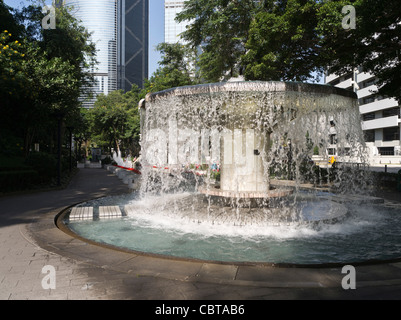 Dh Hong Kong Park HONG KONG park Wasserfall Brunnen im Garten Stockfoto