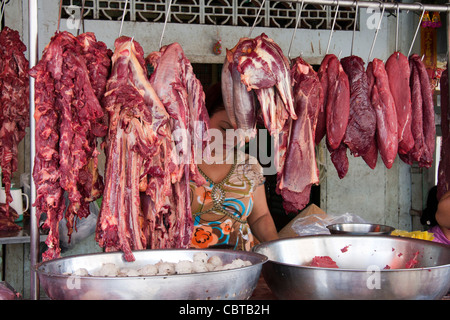 rohes Fleisch vermarktet, Stände, Ho CHi Minh Stadt, Saigon, Vietnam Frauen Anbieter Stockfoto